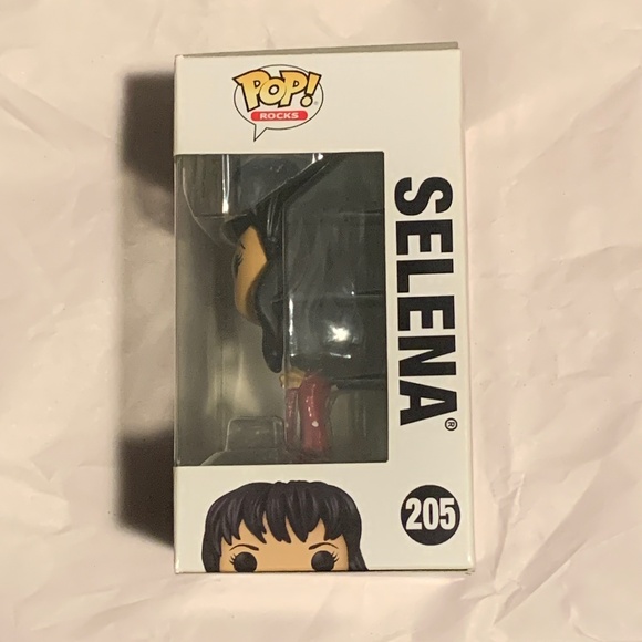 Selena Funko pop (NWT) - Picture 4 of 6